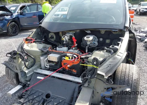 2023 Tesla Model Y Awd/Long Range Dual Motor All-Wheel Drive из США, поврежденный, VIN 7SAYGDEE7PF825882